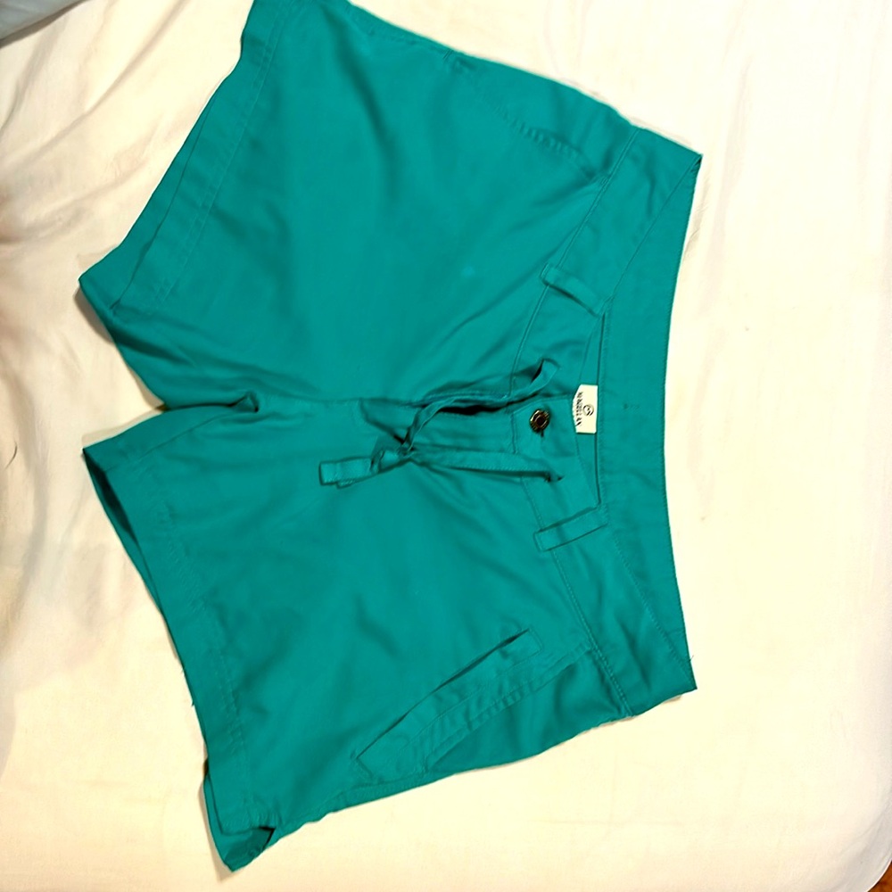 Women short short Magellan size medium